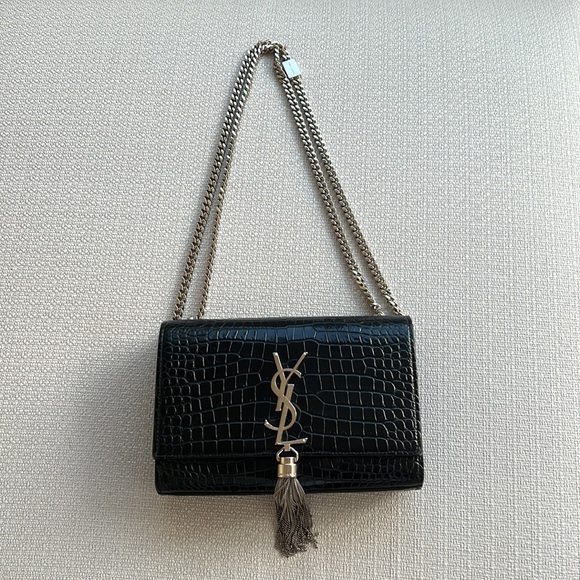 KATE SMALL CHAIN BAG WITH TASSEL IN EMBOSSED SHINY LEATHER - Picture 11 of 13